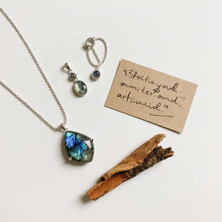 🌙 Energy Jewelry for New Beginnings: My Journey with Labradorite