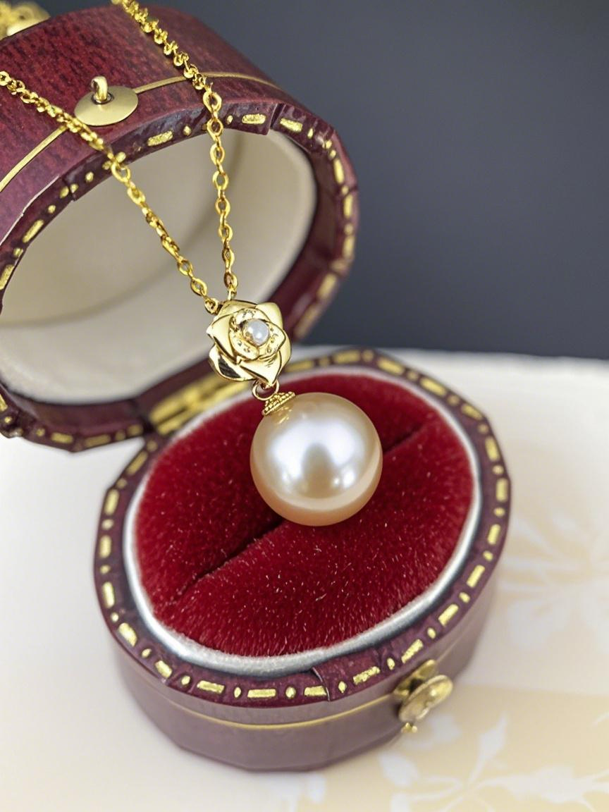 🌕 LunaLuxe™ by GEMURO – The Healing Glow of the Golden South Sea