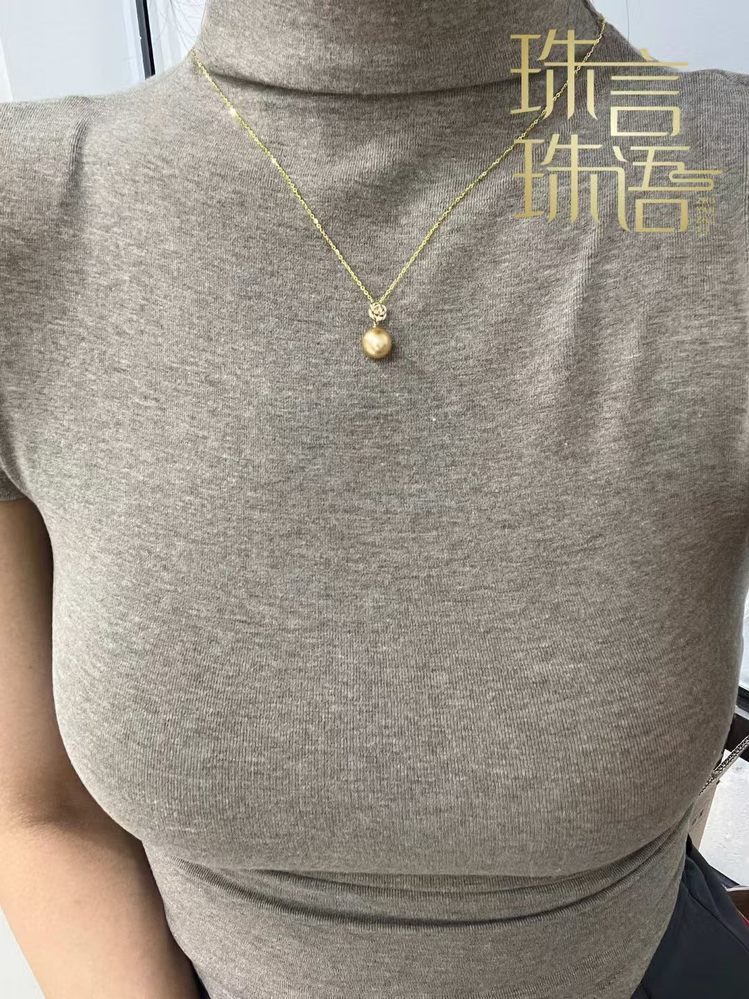 🌕 LunaLuxe™ by GEMURO – The Healing Glow of the Golden South Sea