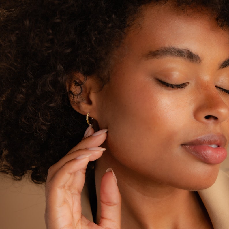 GEMURO Citrine Huggie Earrings – Minimalist Glow, Maximum Impact ✨💛