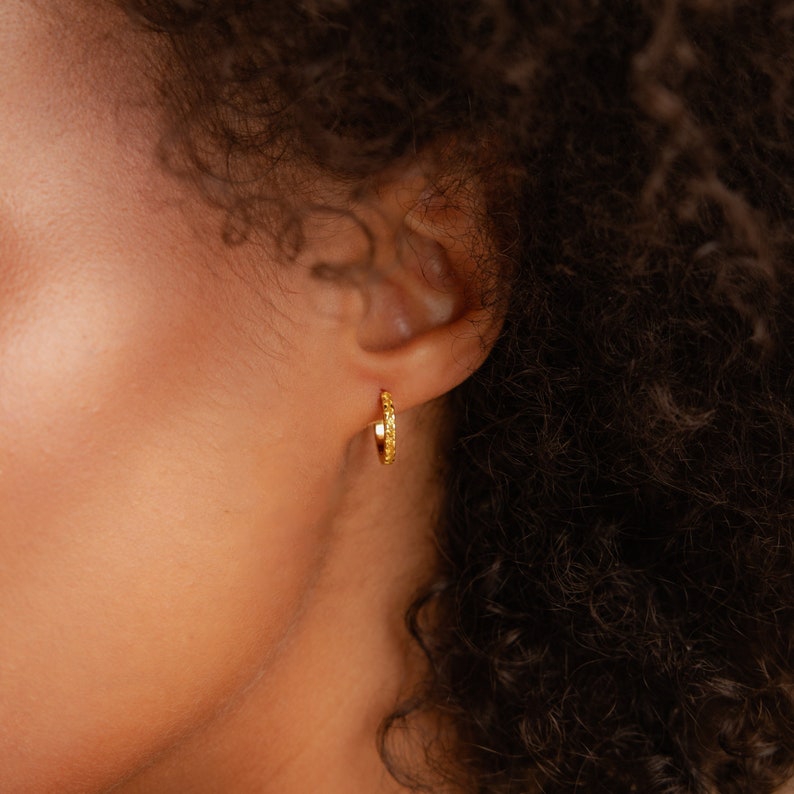 GEMURO Citrine Huggie Earrings – Minimalist Glow, Maximum Impact ✨💛