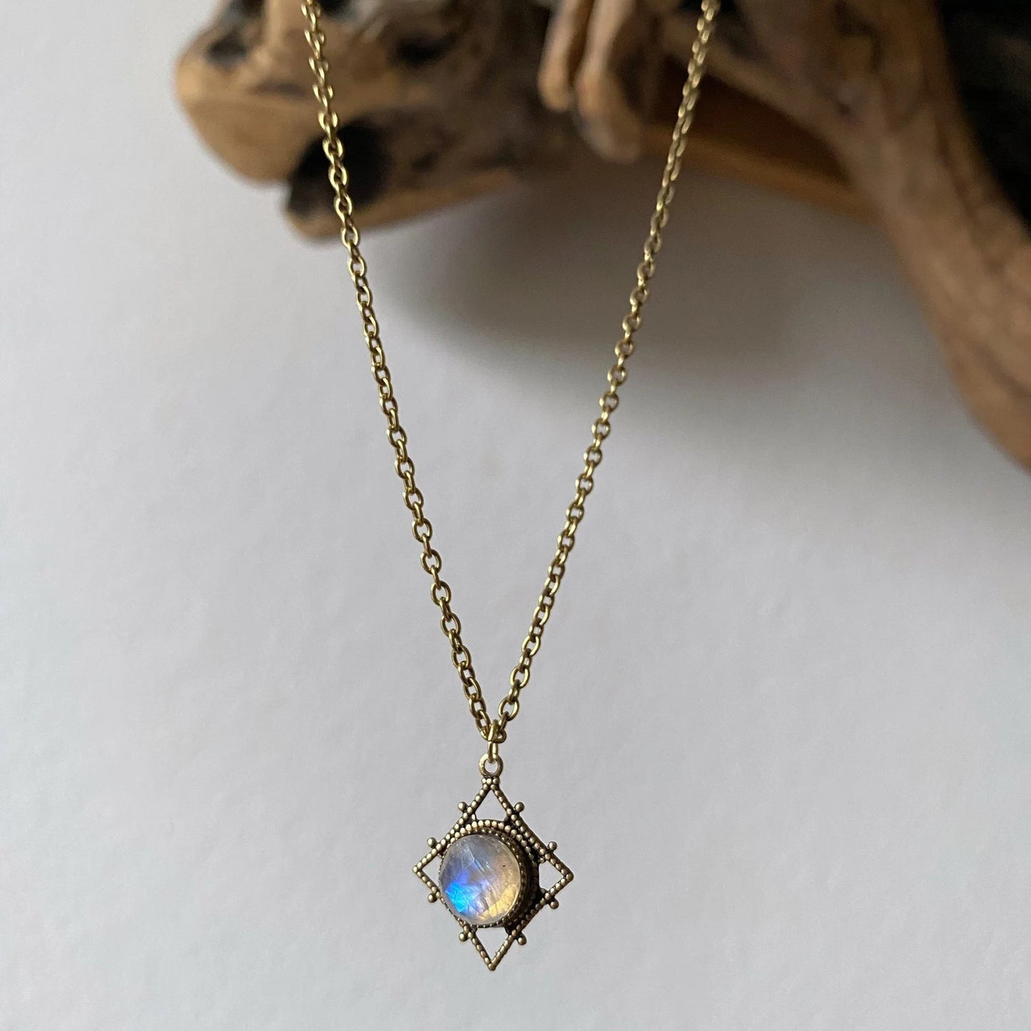 GEMURO Women's Rainbow Moonstone Necklace | 925 Sterling Silver | Celestial Elegance