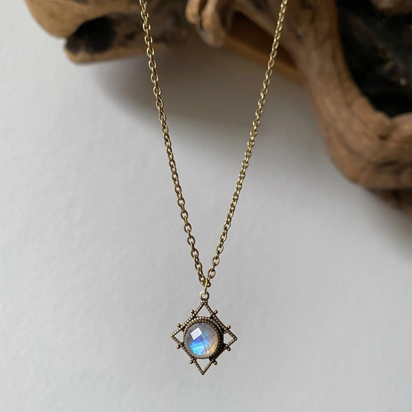 GEMURO Women's Rainbow Moonstone Necklace | 925 Sterling Silver | Celestial Elegance
