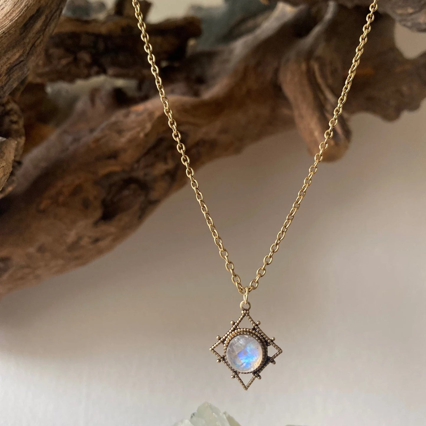 GEMURO Women's Rainbow Moonstone Necklace | 925 Sterling Silver | Celestial Elegance