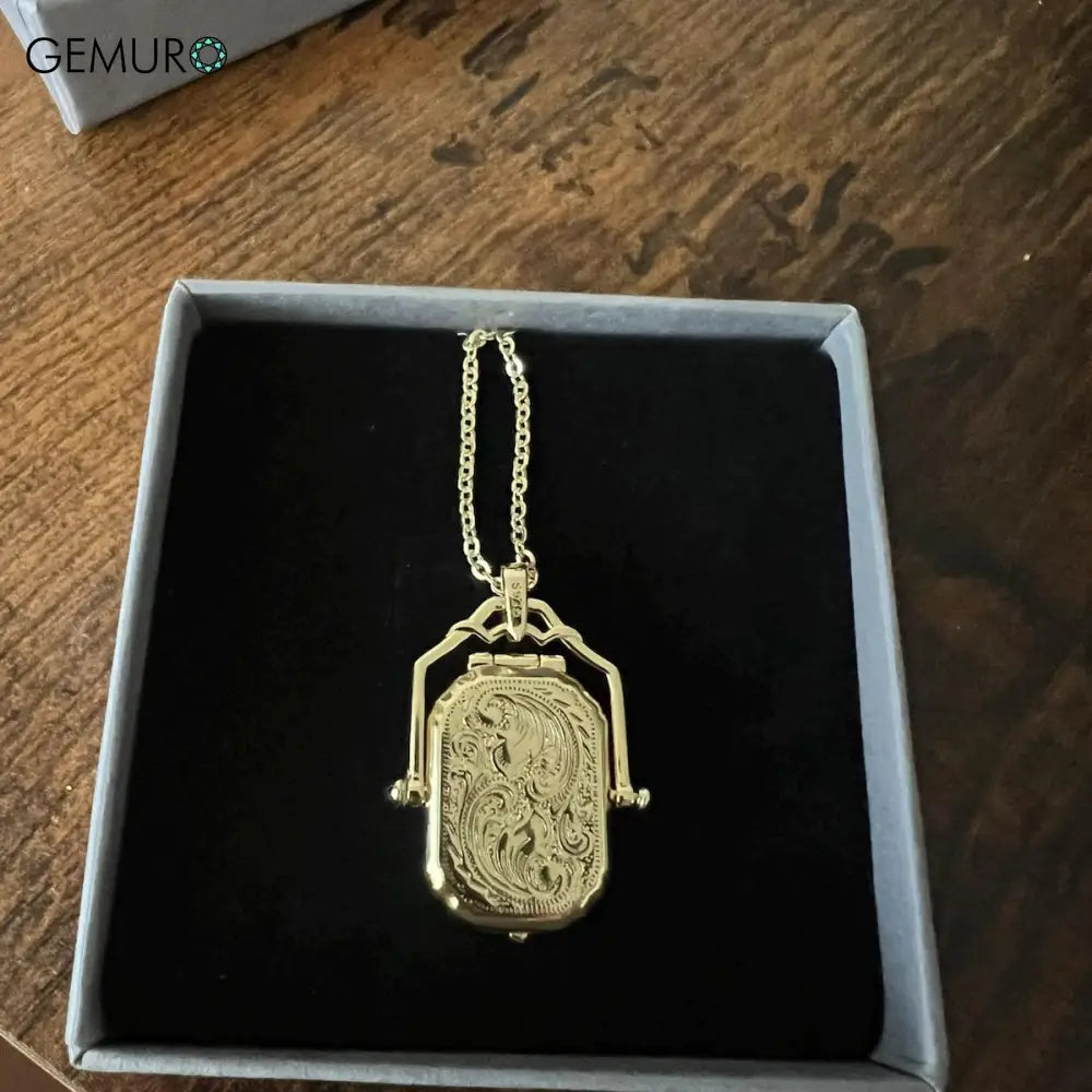 GEMURO Gold Antique Locket Necklace | Victorian-Inspired Bereavement Keepsake