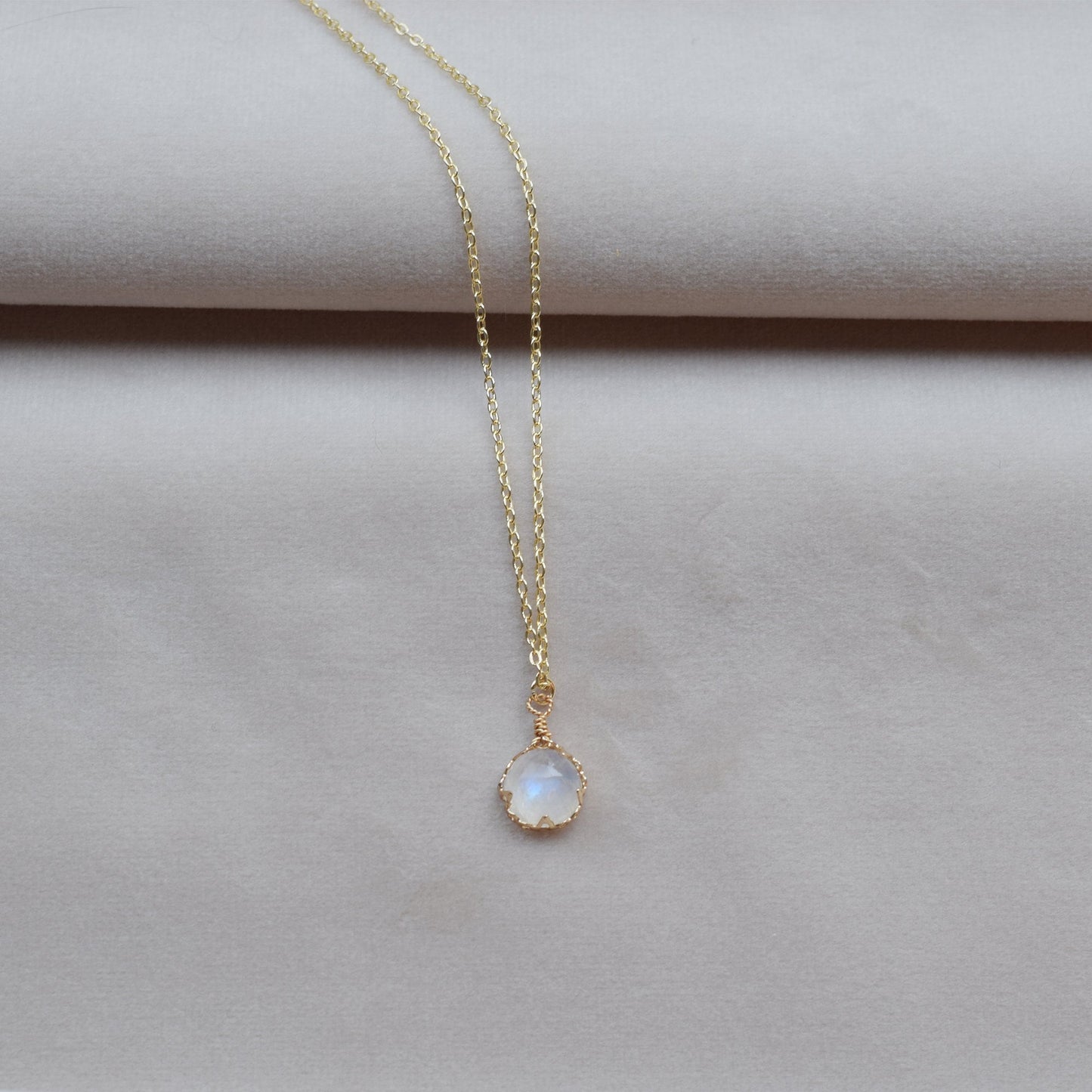 GEMURO Natural Moonstone Necklace – Dainty Gold Handmade Healing Crystal Jewelry | Gift for Her ✨